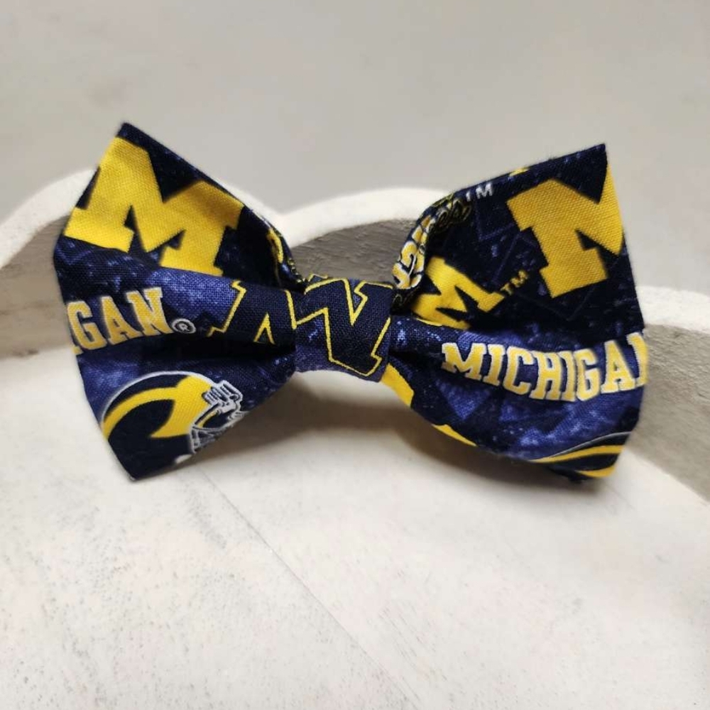 Michigan Bow Tie for Pets, Attachable